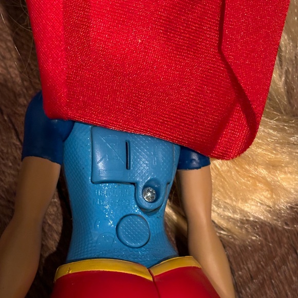 Mattel DC Super Hero Girls X-Ray Supergirl Doll Set w/ School Locker - Picture 8 of 10